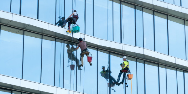 Trabajos Verticales en Fachadas de Edificios / Viviendas en Móstoles · Pintado Económico y Rápido de Fachadas