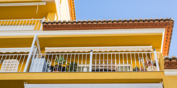 Trabajos Verticales en Fachadas de Edificios / Viviendas en Móstoles · Restauración de Fachadas