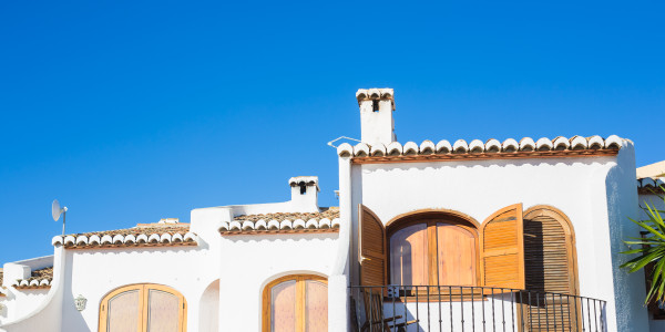 Pintar Fachadas de Casas Unifamiliares / Chalets en Móstoles · Pinturas para Pintado de Fachadas Metálicas o de Hormigón