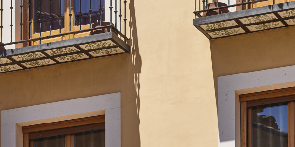 Pintar Fachadas de Casas Unifamiliares / Chalets en Móstoles · Pintura anticorrosiva para Barandillas, Rejas y otros Elementos