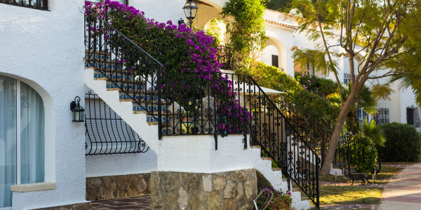 Pintar Fachadas de Casas Unifamiliares / Chalets en Móstoles · Pintura para Pintado de Balcones, Barandillas, Terrazas y Exteriores