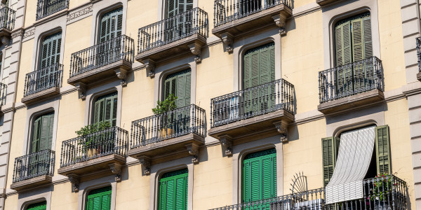 Pintar Fachadas y Patios de Luces de Comunidades Vecinos / Propietarios en Móstoles · Reparación y Preparación de Superficies
