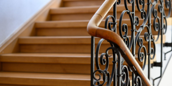 Pintar Fachadas y Patios de Luces de Comunidades Vecinos / Propietarios en Móstoles · Pintado de Pasillos, Escaleras y Zonas de Tránsito