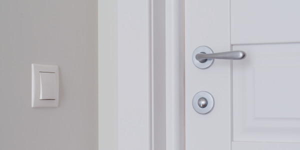 Pintar Fachadas y Patios de Luces de Comunidades Vecinos / Propietarios en Móstoles · Pintura para Pintado de Puertas Privadas de Vecinos