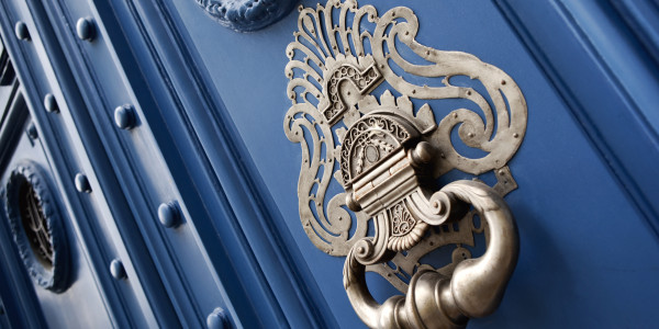 Rehabilitación y Restauración de Fachadas en Móstoles · Restauración de Puertas / Portales / Ventanas de Madera