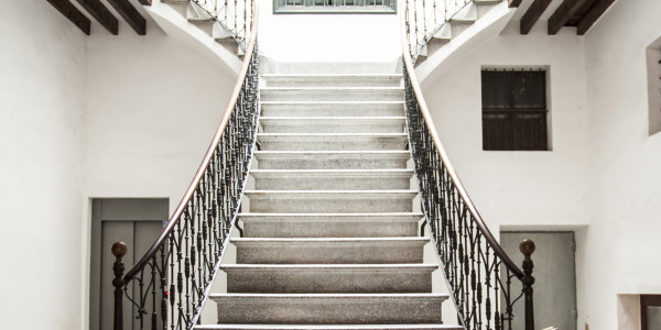 Rehabilitación y Restauración de Fachadas en Móstoles · Pintado de Escaleras, Patios Interiores, Patios de Luces, Ascensores